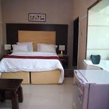 Room In Lodge - Hampton Towers Spa Asaba Ngoại thất bức ảnh