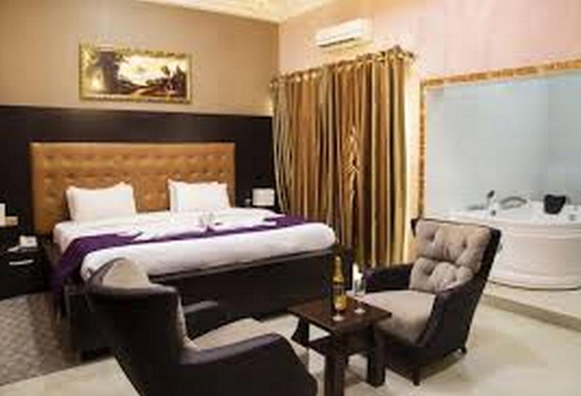 Room In Lodge - Hampton Towers Spa Asaba Ngoại thất bức ảnh