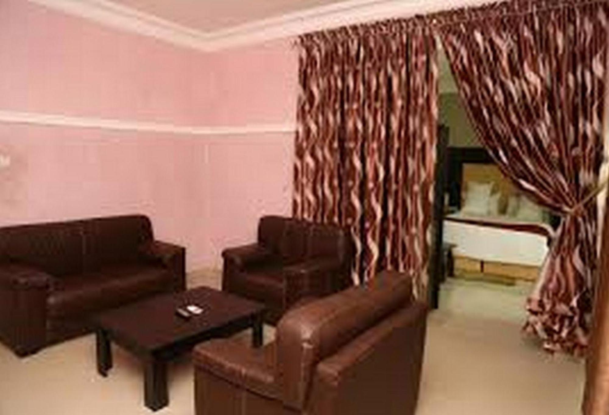Room In Lodge - Hampton Towers Spa Asaba Ngoại thất bức ảnh