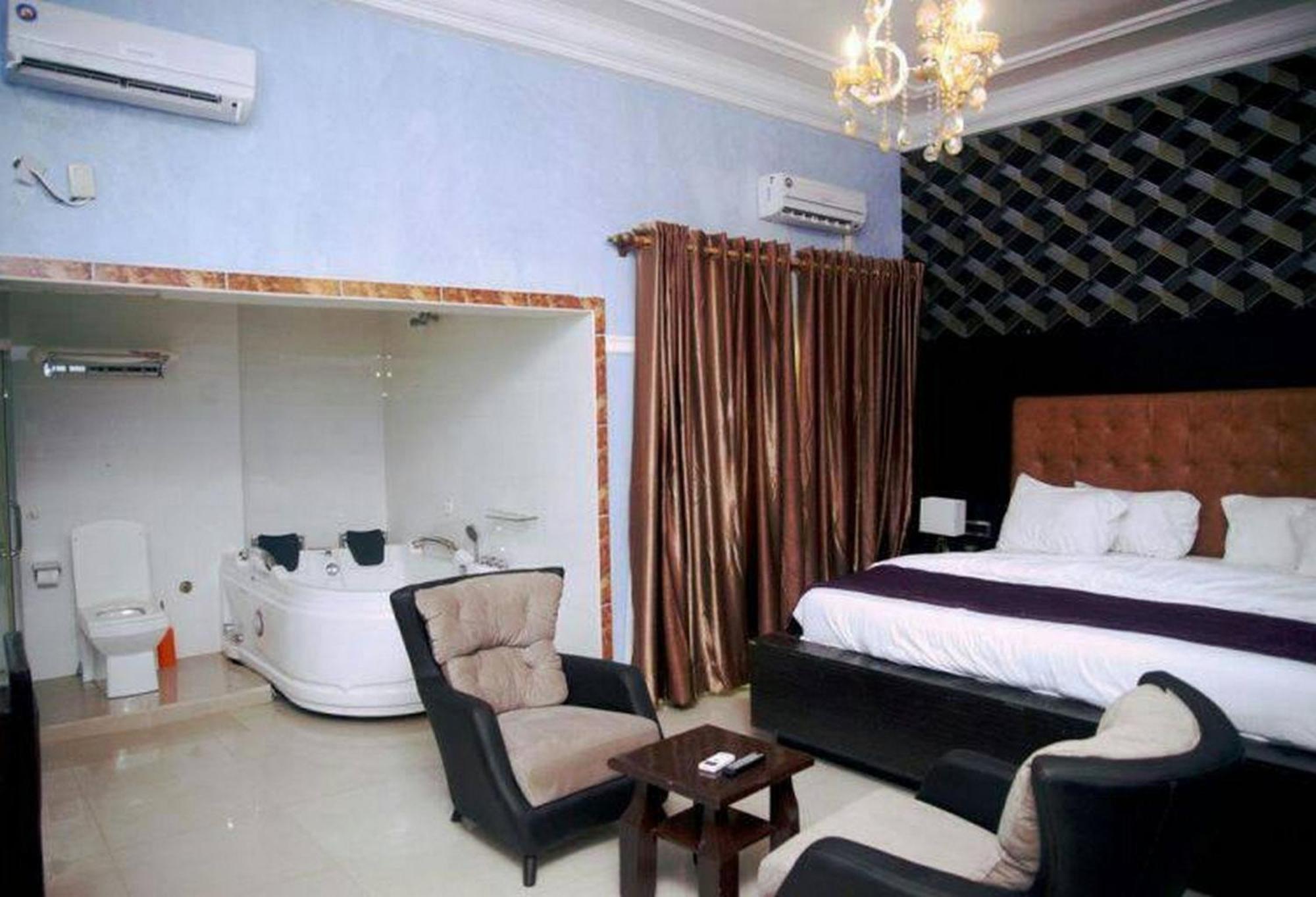 Room In Lodge - Hampton Towers Spa Asaba Ngoại thất bức ảnh